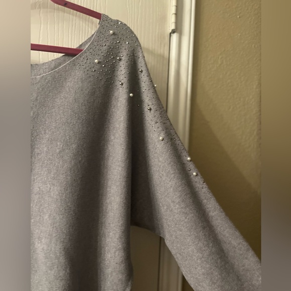 🛍️Like New - Vila Milano Large Gray Sweater with Stones and Pearls - Picture 3 of 4